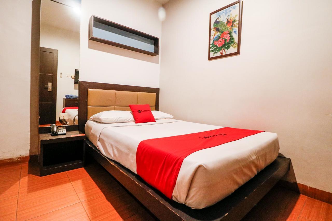 Reddoorz Plus Near Pasar Wisata Pekanbaru Exterior photo