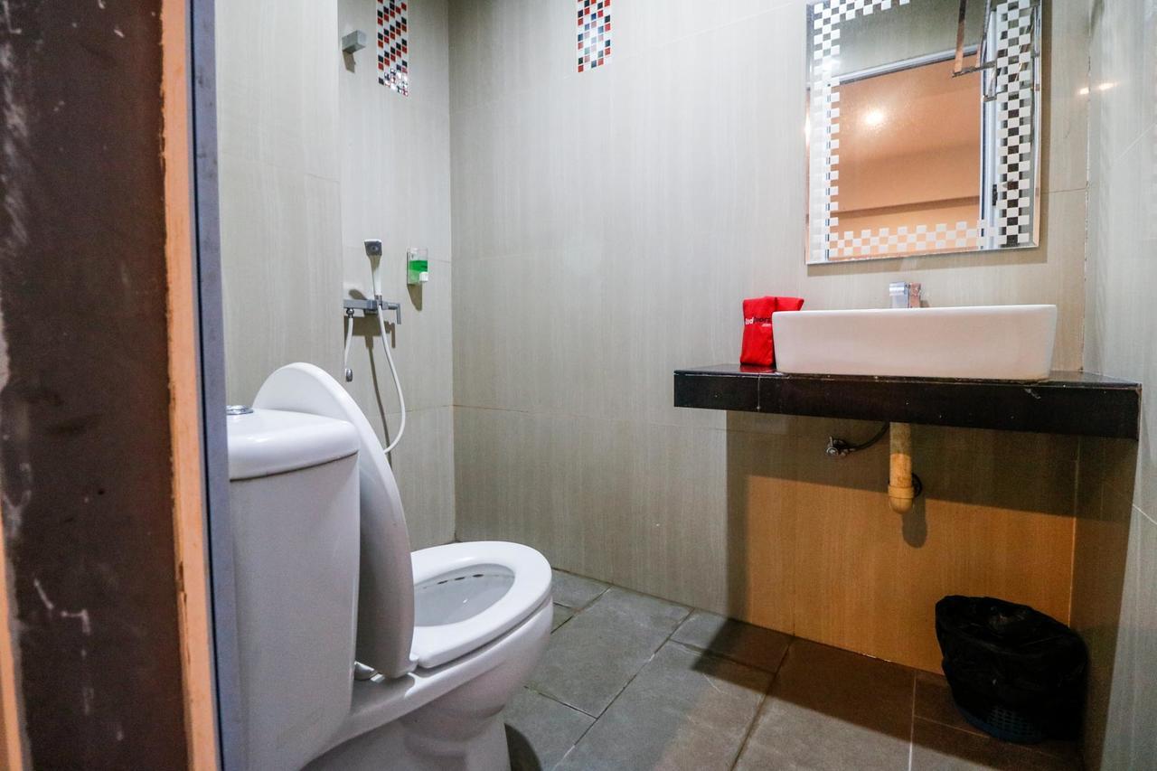 Reddoorz Plus Near Pasar Wisata Pekanbaru Exterior photo