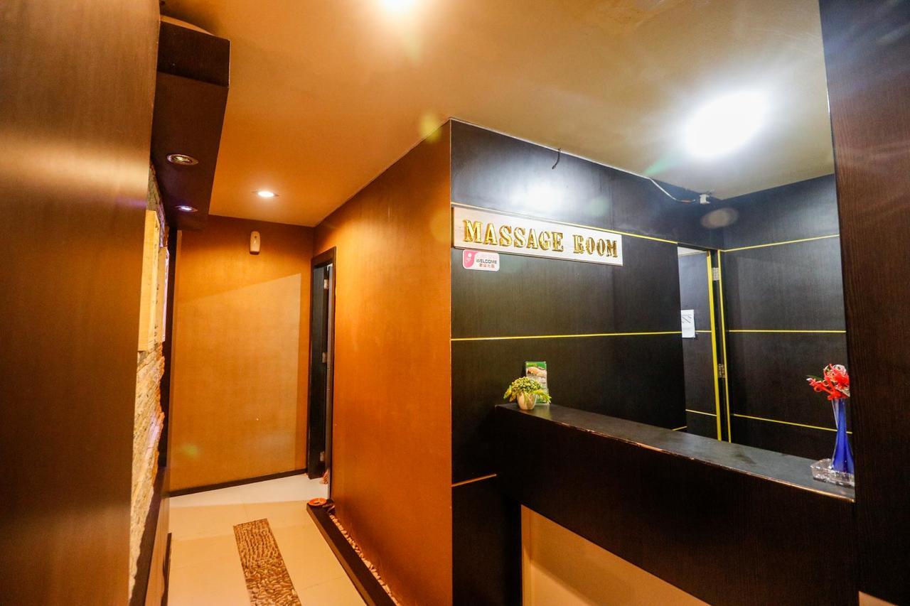 Reddoorz Plus Near Pasar Wisata Pekanbaru Exterior photo