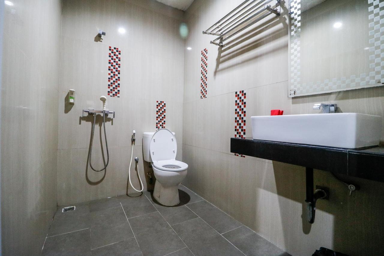 Reddoorz Plus Near Pasar Wisata Pekanbaru Exterior photo
